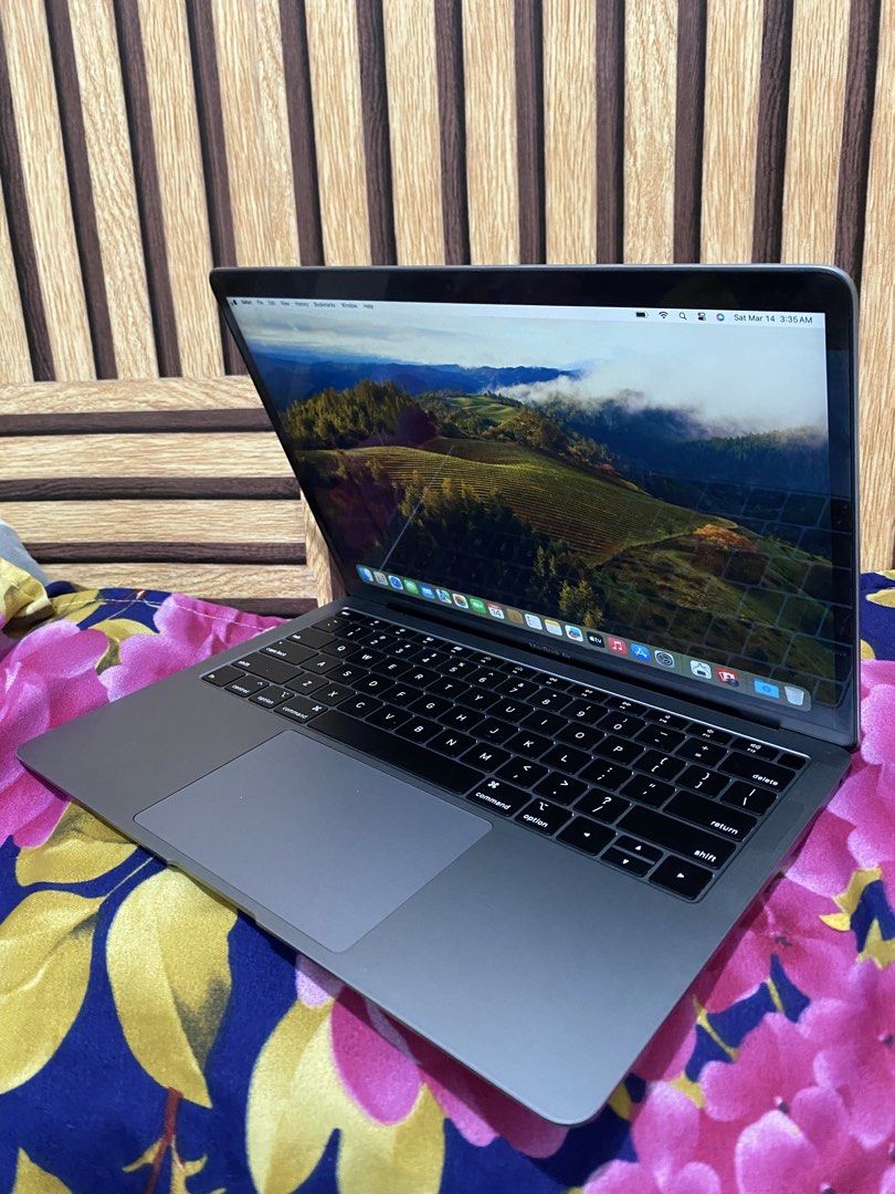 Macbook air 2019 intel core i5 8gb ram 256ssd (Category: Laptops & Notebooks) located in Manila. Submitted by ayamindalano (Listing ID 1451248552, Image 2). Description: Macbook air 2019 Intel core i5 8gb ram 256ssd No issue Inclusion Charger Ms office Can do meet up around manila Can do cop via lbc.