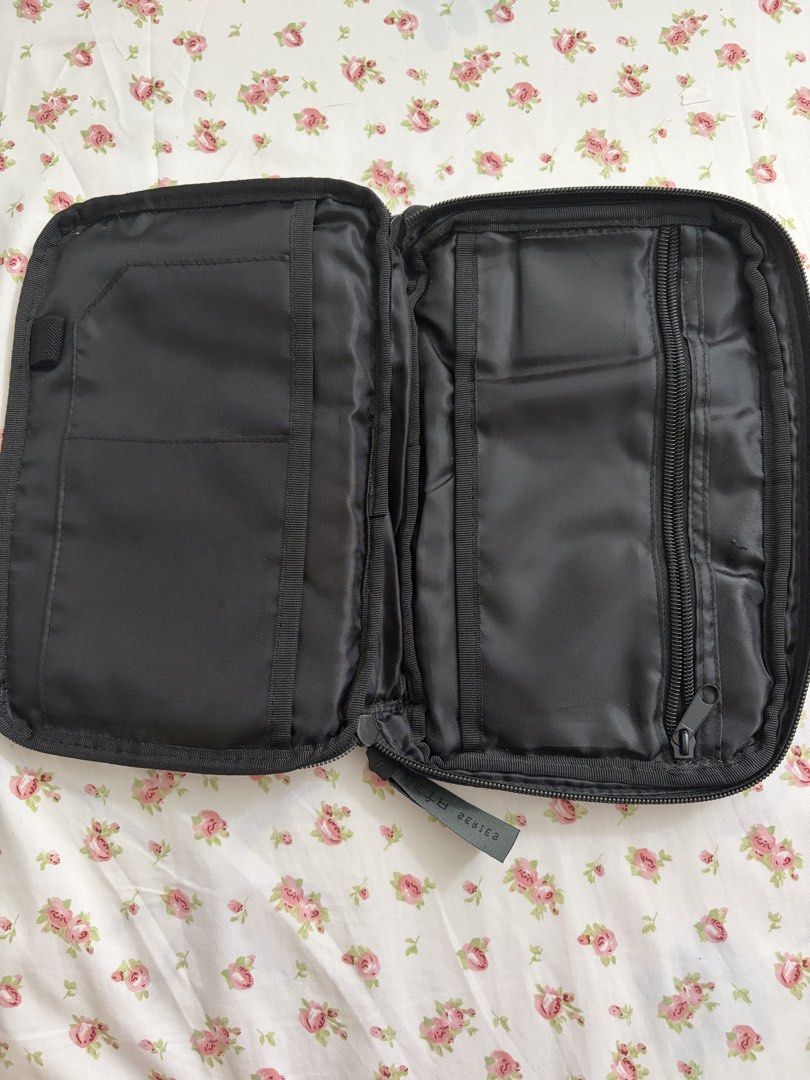 mark's togakure a5 pouch (Category: Purses & Pouches) located in Las Pinas. Submitted by jellybeans45 (Listing ID 1451150712, Image 3). Description: fits a5 hobonichi.