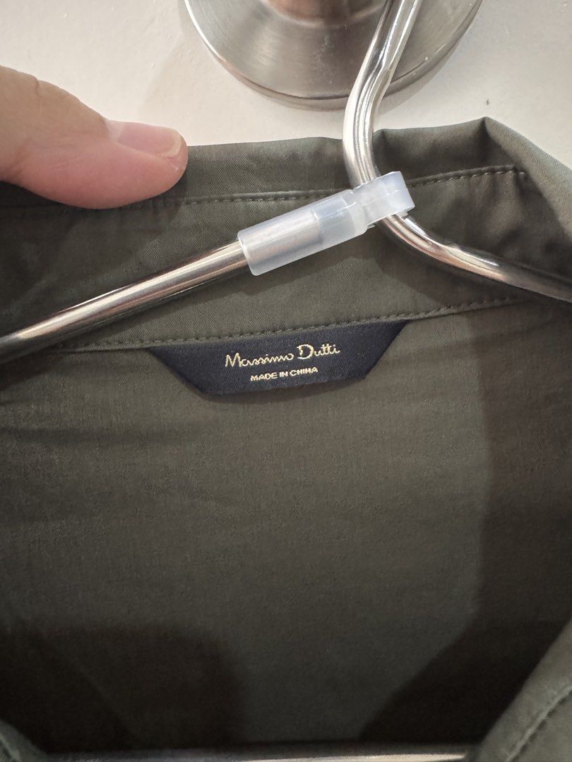 Massimo Dutti Boxy Top in M (Category: Blouses) located in Mandaluyong City. Submitted by grmnk (Listing ID 1451138234, Image 2). Description: Worn once only Bought for 5K 🥲 Really beautiful forest/army-ish green color (cool undertone) RFS: Boxy tops are not flattering for my body type :( BPI / GCash GGX / Grab / Lalamove from Mandaluyong .