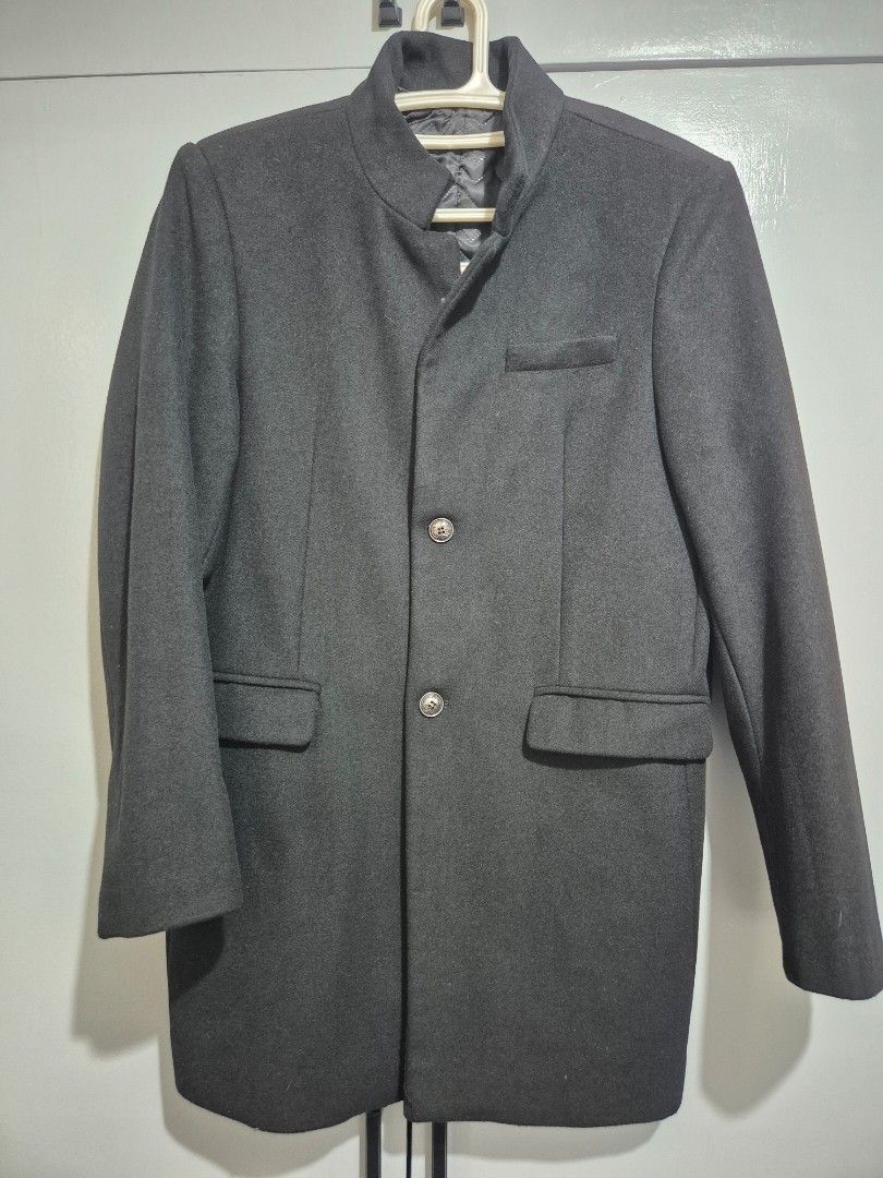 Men's Long Coat - Black (XL, Used Once) (Category: Coats, Jackets and Outerwear) located in Mandaluyong City. Submitted by randombro (Listing ID 1451154448, Image 1). Description: Size: XL Length: 74cm Shoulder: 46cm Bust: 108cm Sleeve: 63cm Suitable Weight: 65-72kg Material: Polyester Fabric: Woolen Lining: Cotton Style: Smart Casual / Business Sleeve Length: Full Thickness: Thick (Winter) Clothing Length: Long Gender: Men MOP: Gcash / Bank Tran