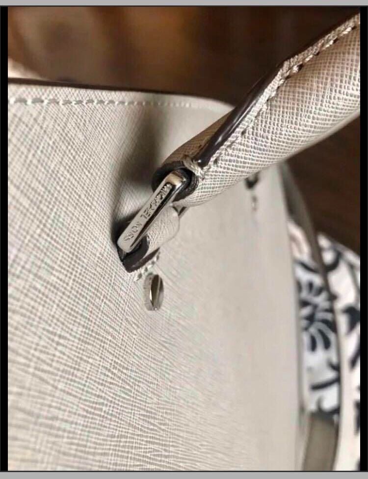 MICHAEL KORS GRAY SELMA BAG (Category: Luxury Bags & Wallets) located in Makati City. Submitted by seriousdeclutteringmission (Listing ID 1451134011, Image 2). Description: Authentic Michael Kors Gray Selma Bag Purchased in MK Edsa Shangri La (receipt available for viewing upon request) May be hand-carried or shoulder bag (comes with detachable long strap) Comes with dustbag..