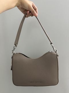(Category: ) located in . Submitted by bypreloved_ilo (Listing ID 1451169073, Image 1). Description: .