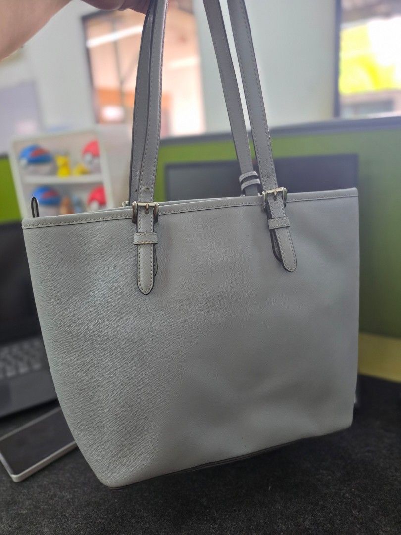 MK Jetset Tote (Category: Tote Bags) located in Talisay. Submitted by tinkerbellaaaa (Listing ID 1451155310, Image 3). Description: preowned mk jetset tote in light blue. issue : with minor storage marks see last photo, naka stock lang sa cabinet but super clean inside. super clean hardware..