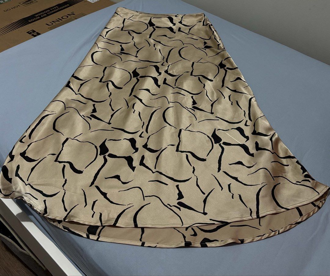 MONKI Satin Midi Skirt (Category: Skirts) located in Pasay City. Submitted by mochasminimart (Listing ID 1451177631, Image 2). Description: -Side zip closure -Orig price: 2k -Swipe to see small flaw on the skirt. Barely noticeable .