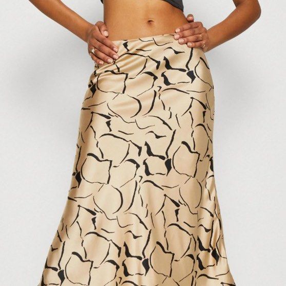 MONKI Satin Midi Skirt (Category: Skirts) located in Pasay City. Submitted by mochasminimart (Listing ID 1451177631, Image 3). Description: -Side zip closure -Orig price: 2k -Swipe to see small flaw on the skirt. Barely noticeable .