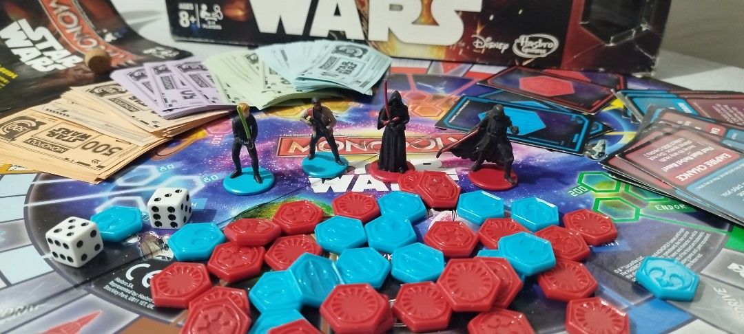 Monopoly Star Wars Edition Board Game (Category: Board Games & Puzzles) located in Baguio. Submitted by highland_finds (Listing ID 1451221662, Image 3). Description: - Star Wars Monopoly board game - Includes all tokens, money, and cards - Board is in great shape - Fun for any Star Wars fan - Great for game nights 👉 incomplete 👉mdyo ngarag un box 🔥P220 ONLY LP 📍 Baguio loc. DM 📩.