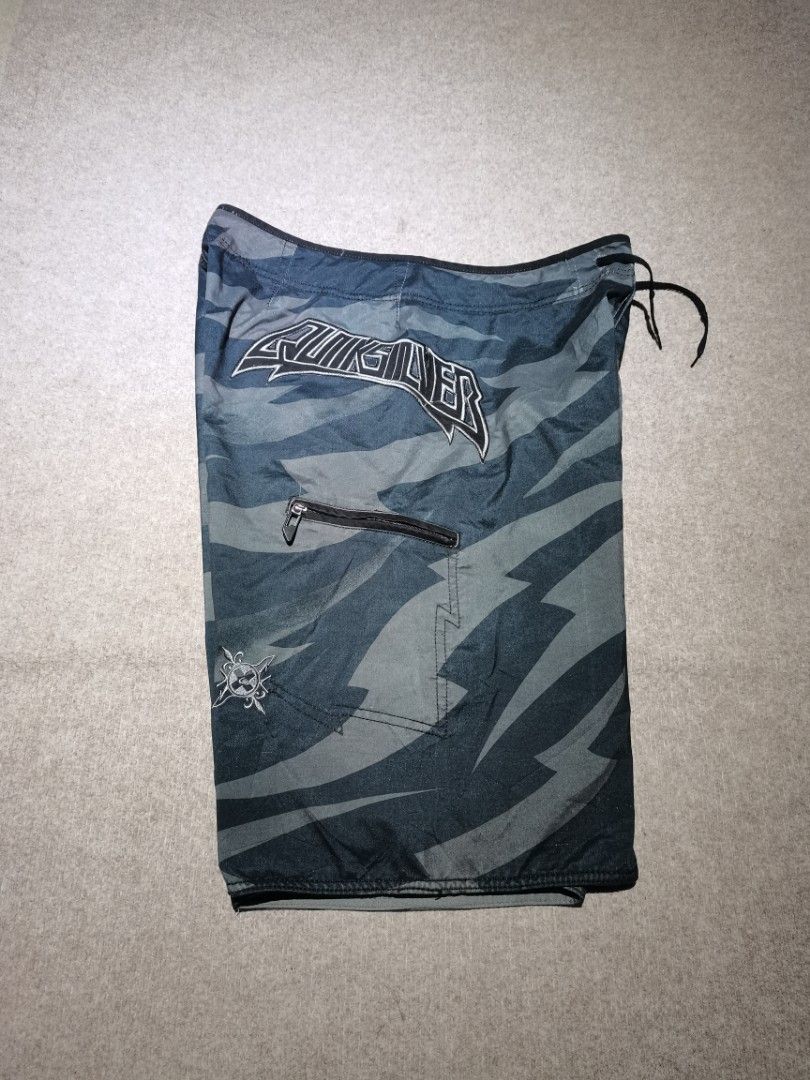 Neo fly quicksilver board short (Category: Shorts) located in Apalit. Submitted by _doer (Listing ID 1451246341, Image 2). Description: Size 34 23 inches length Flaws in last pic 1500 or OFFER.