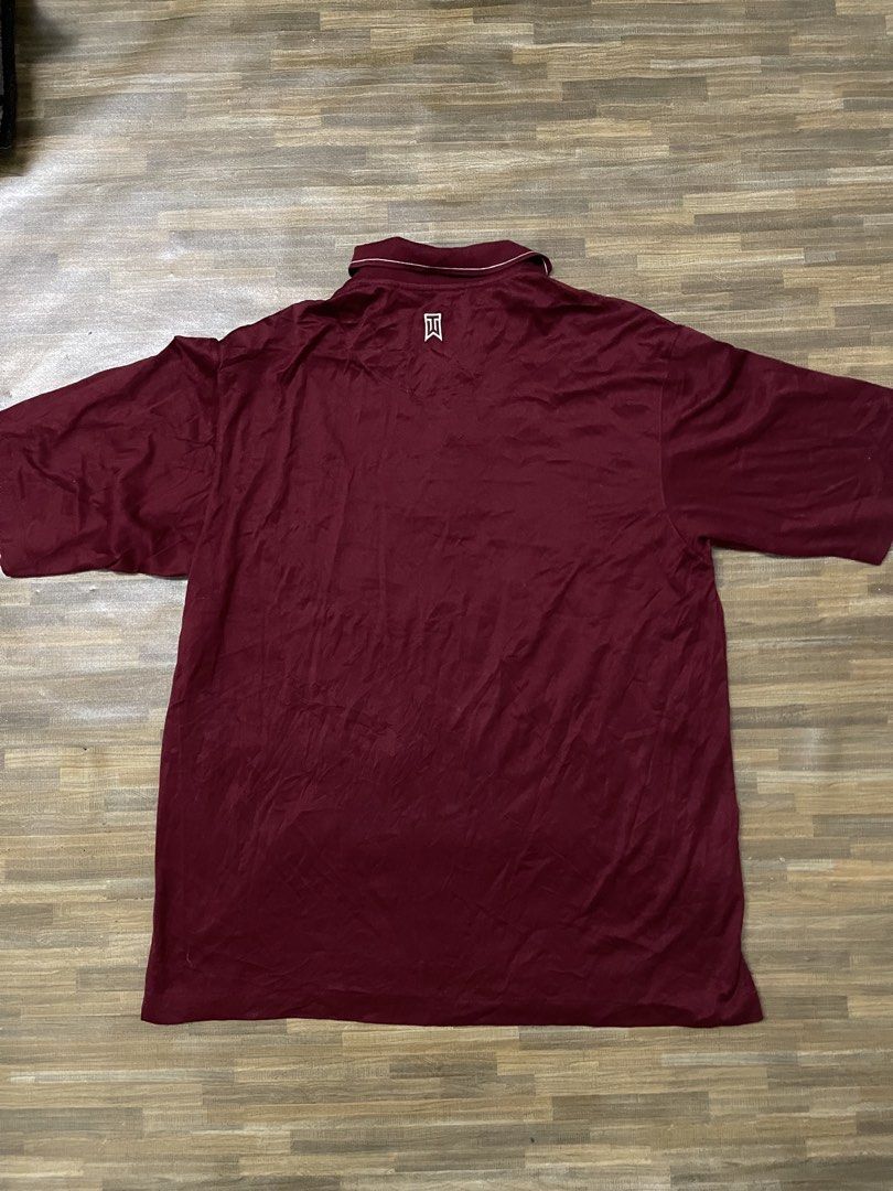 Nike golf (Category: Tshirts & Polo Shirts) located in University Utara. Submitted by bundle_aa1 (Listing ID 1451247217, Image 3). Description: Nike golf koler tiger wood Condition 9/10 Size L Pit 22 Labuh27.5 Dfod.