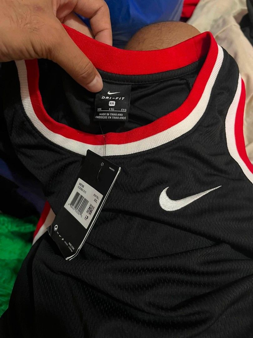 Nike Sando (Category: Activewear) located in Manila. Submitted by bibiiii131998 (Listing ID 1451229152, Image 2). Description: Nike Sando Details W24 L30 Xl fit ₱750 Loc.Baclaran Paranaque.