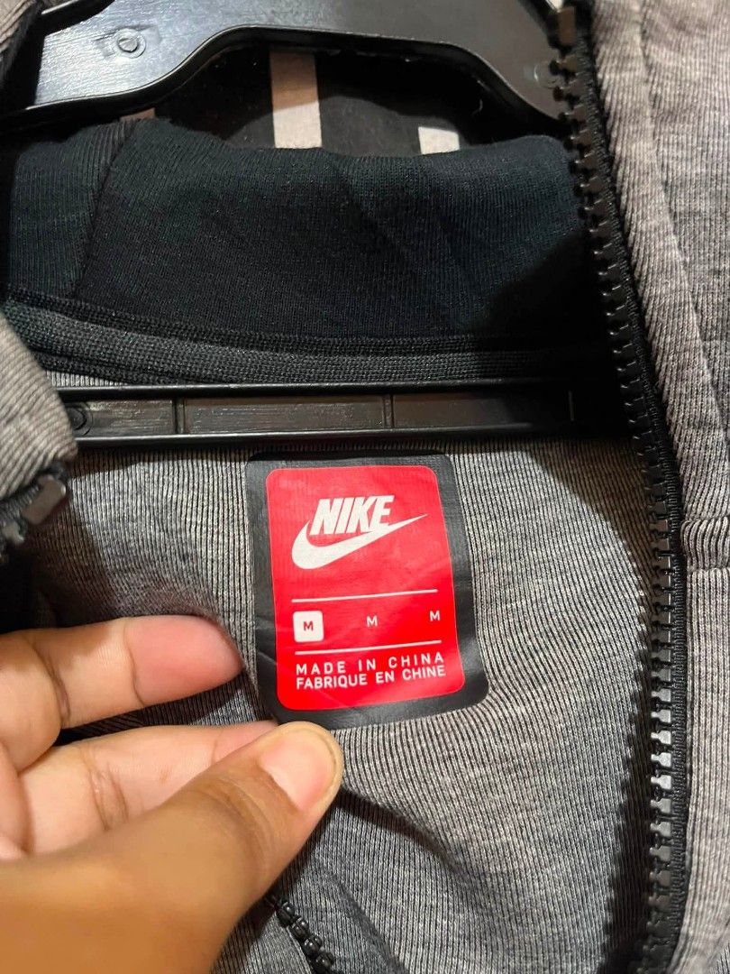 Nike Tech fleece Hoodie (Category: Activewear) located in Manila. Submitted by bibiiii131998 (Listing ID 1451207734, Image 3). Description: Nike Tech Hoodie Details W22 L26-28 Medium asnew condi ₱850 Loc.Baclaran Paranaque.