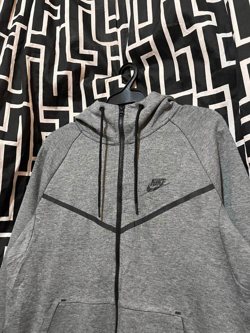 Nike Tech fleece Hoodie (Category: Activewear) located in Manila. Submitted by bibiiii131998 (Listing ID 1451207734, Image 2). Description: Nike Tech Hoodie Details W22 L26-28 Medium asnew condi ₱850 Loc.Baclaran Paranaque.