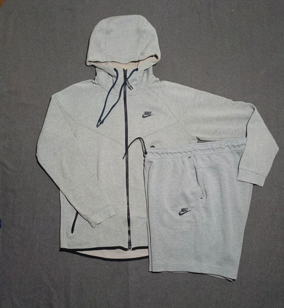 NIKE TECH FLEECE OV (Category: Sets & Coordinates) located in Manila. Submitted by cj.thrift12 (Listing ID 1451252098, Image 1). Description: NIKE TECH FLEECE OV Size both large no issue excellent condition✅ for only 2200 free shipping🏷.