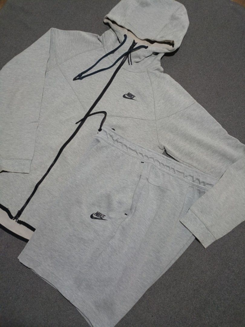 NIKE TECH FLEECE OV (Category: Sets & Coordinates) located in Manila. Submitted by cj.thrift12 (Listing ID 1451252098, Image 2). Description: NIKE TECH FLEECE OV Size both large no issue excellent condition✅ for only 2200 free shipping🏷.