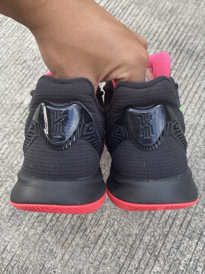 Nïkë - Kyrie Flytrap 2 'Black Hyper Pink' (Category: Sneakers) located in Cabuyao City. Submitted by ukaythriftshirt (Listing ID 1451322803, Image 3). Description: Nike - Kyrie Flytrap 2 'Black Hyper Pink' Excellent Condition Personal Shoes Us 9.5 Eur 43 No hard Issue Sign of Usage lng ilang beses lng nagamit, makapal at makapit pa ilalim RFS: Matagal ng di nagamit nastock lang sa bahay - 2000.
