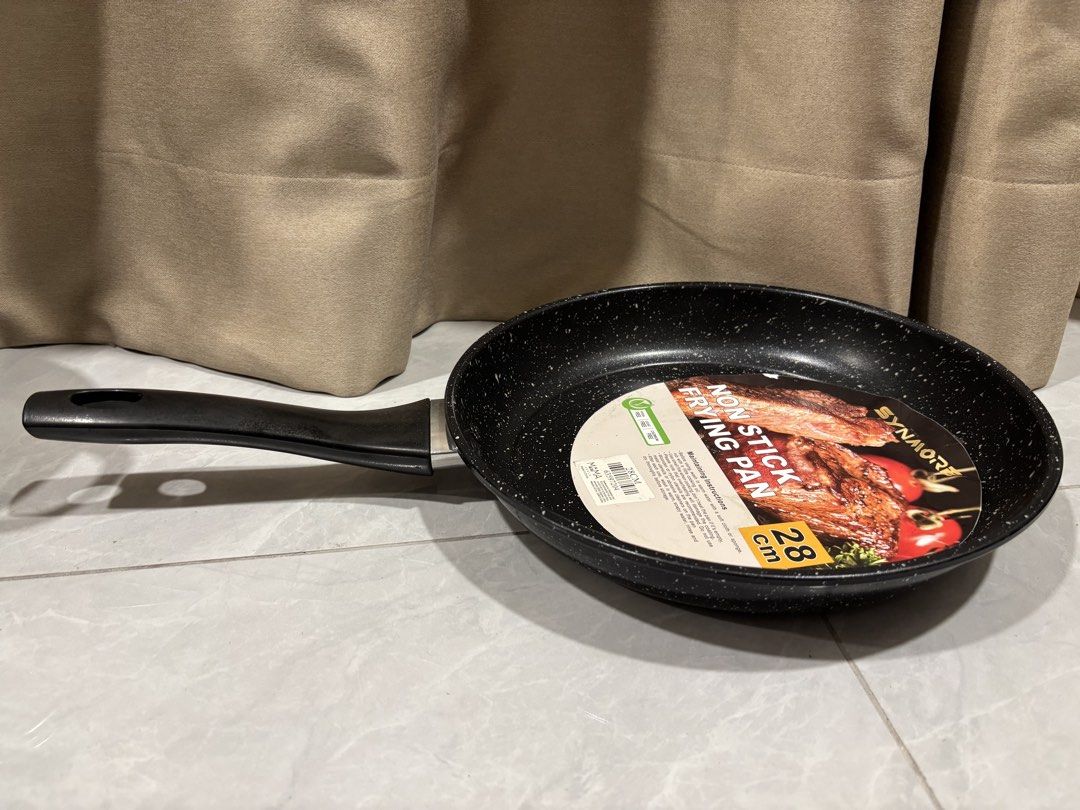 Non-stick frying pan 28cm (Category: Cookware & Accessories) located in Kuala Lumpur. Submitted by carmonleong (Listing ID 1451171673, Image 1). Description: Available: 2 pcs RM16 each *Lower price items, encourage to purchase more items.