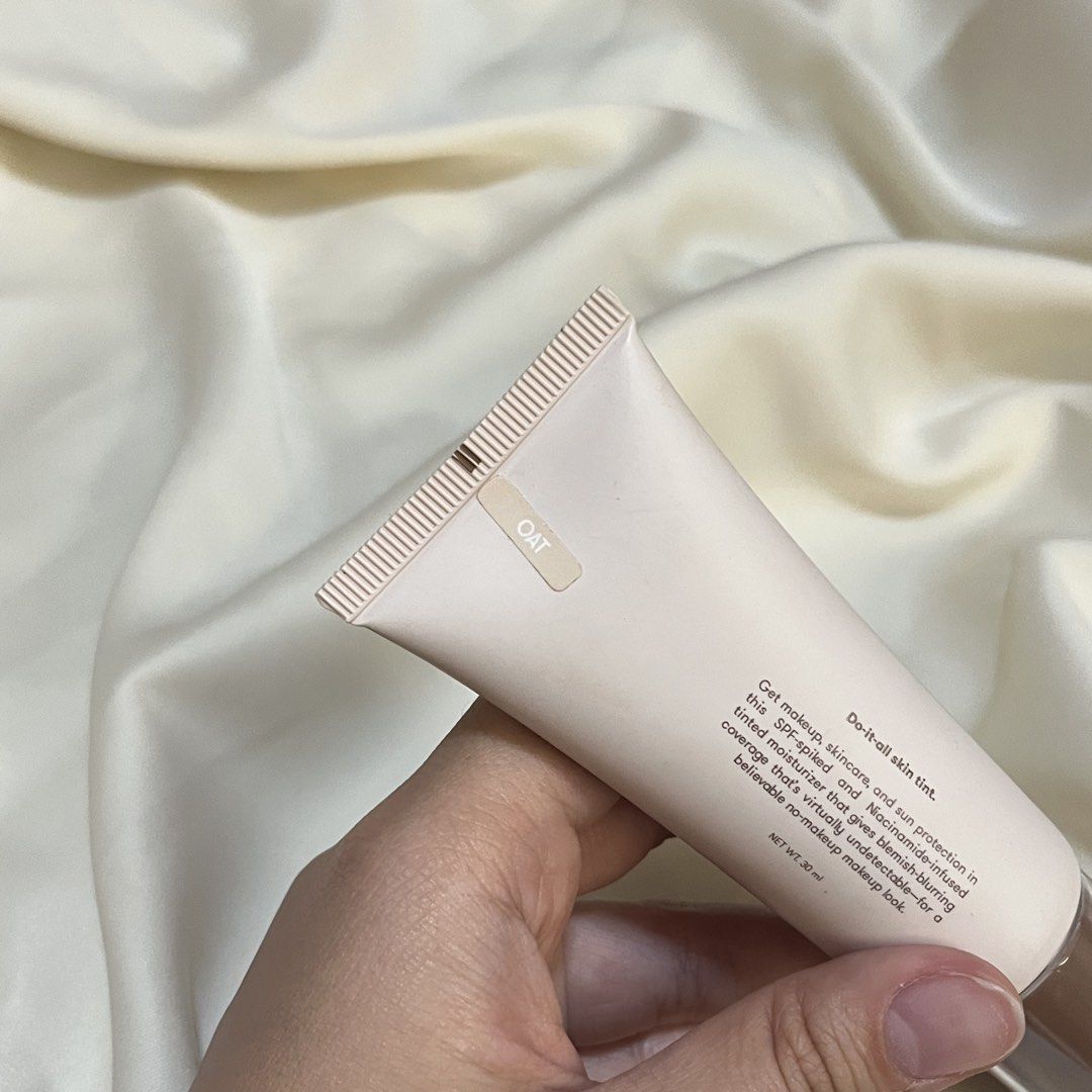 (OAT) BLK Cosmetics Skin Tint Sun Shield SPF30 (Category: Makeup) located in Manila. Submitted by makeitminecj (Listing ID 1451139162, Image 2). Description: - BLK Cosmetics Skin Tint Sun Shield - Shade: Oat - 95% FULL 🥺 di nagagamit.