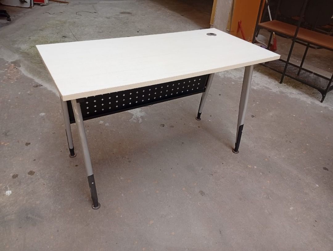 Office Table (Category: Tables & Sets) located in Petaling Jaya. Submitted by nm016648427690 (Listing ID 1451283849, Image 3). Description: Office Table Size: W,60.cm,L,120.cm,H,74.cm RM-150 Code :OT-042 Stock Available : 3 Condition : Goods ** (ABOVE PRICE DOES NOT INCLUDE DELIVERY & INSTALLATION) ** We are specialist in BUY or SELL New/Used Home Furniture or Office Equipment [ Perabot Kita Furniture ] Address: L1-03 times 89 Jalan 8A/133, Taman