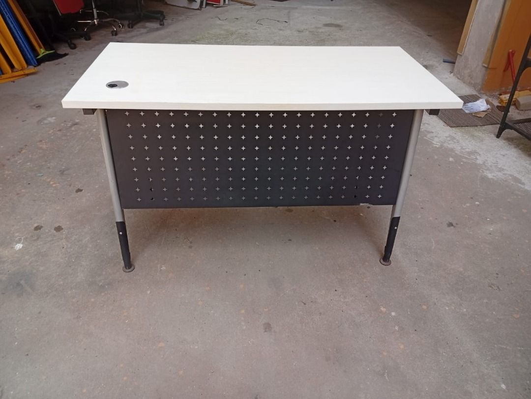 Office Table (Category: Tables & Sets) located in Petaling Jaya. Submitted by nm016648427690 (Listing ID 1451283849, Image 2). Description: Office Table Size: W,60.cm,L,120.cm,H,74.cm RM-150 Code :OT-042 Stock Available : 3 Condition : Goods ** (ABOVE PRICE DOES NOT INCLUDE DELIVERY & INSTALLATION) ** We are specialist in BUY or SELL New/Used Home Furniture or Office Equipment [ Perabot Kita Furniture ] Address: L1-03 times 89 Jalan 8A/133, Taman