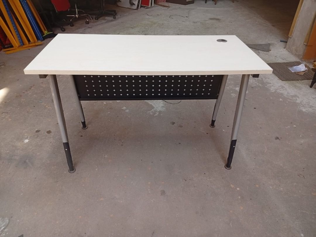 Office Table (Category: Tables & Sets) located in Petaling Jaya. Submitted by nm016648427690 (Listing ID 1451283849, Image 1). Description: Office Table Size: W,60.cm,L,120.cm,H,74.cm RM-150 Code :OT-042 Stock Available : 3 Condition : Goods ** (ABOVE PRICE DOES NOT INCLUDE DELIVERY & INSTALLATION) ** We are specialist in BUY or SELL New/Used Home Furniture or Office Equipment [ Perabot Kita Furniture ] Address: L1-03 times 89 Jalan 8A/133, Taman