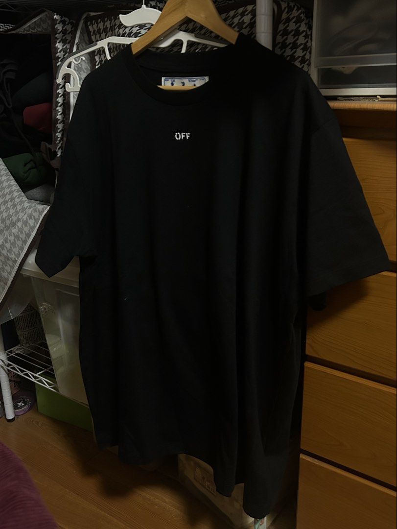 由 handsomeboy.second (刊登 ID 1451205906，圖片 2) 提交，位於 新北市 (New Taipei) 的 Off-White Stencil Logo T-Shirt (類別：T恤、Polo衫)，說明：在家裡翻到的 全新 放放看有沒有人要買 沒有就自己穿了 它m號就可以穿到180的人了 尺寸問題不用擔心。