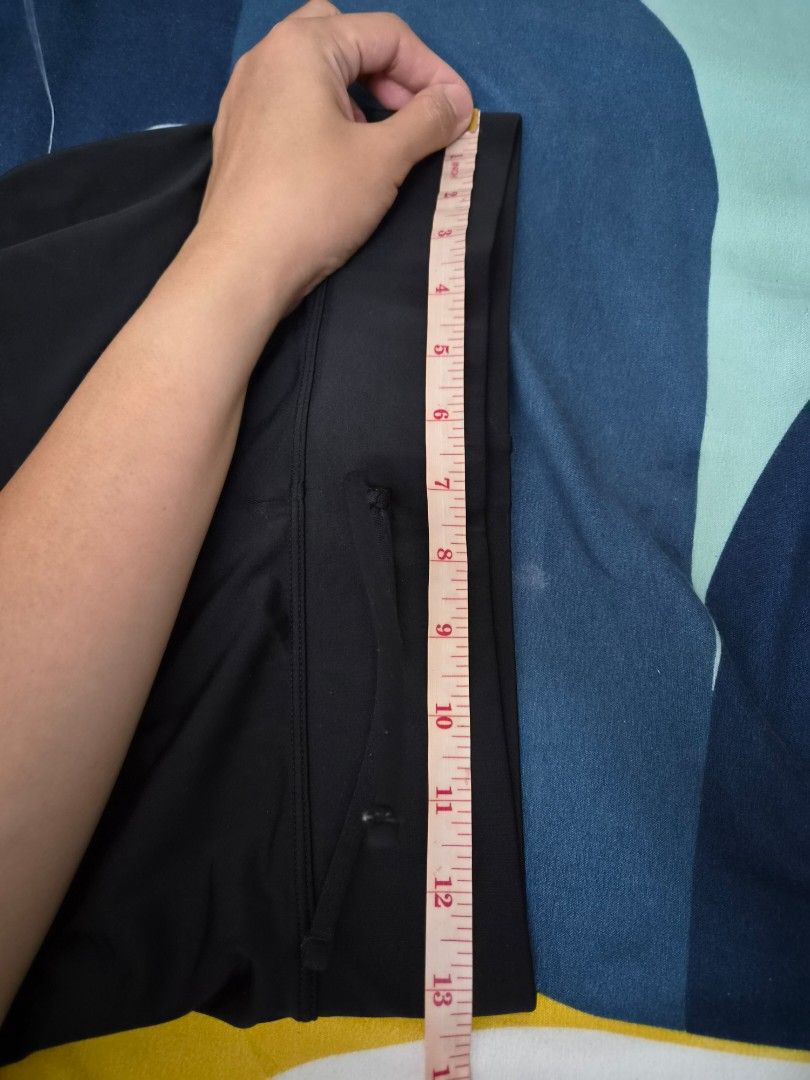 Decathlon Olaian Surf Leggings (Category: Activewear) located in Manila. Submitted by melissaga98708 (Listing ID 1451276956, Image 2). Description: Decathlon Women's UV Protection Surf Leggings UV Protection 50+ Sf to be shouldered by seller.