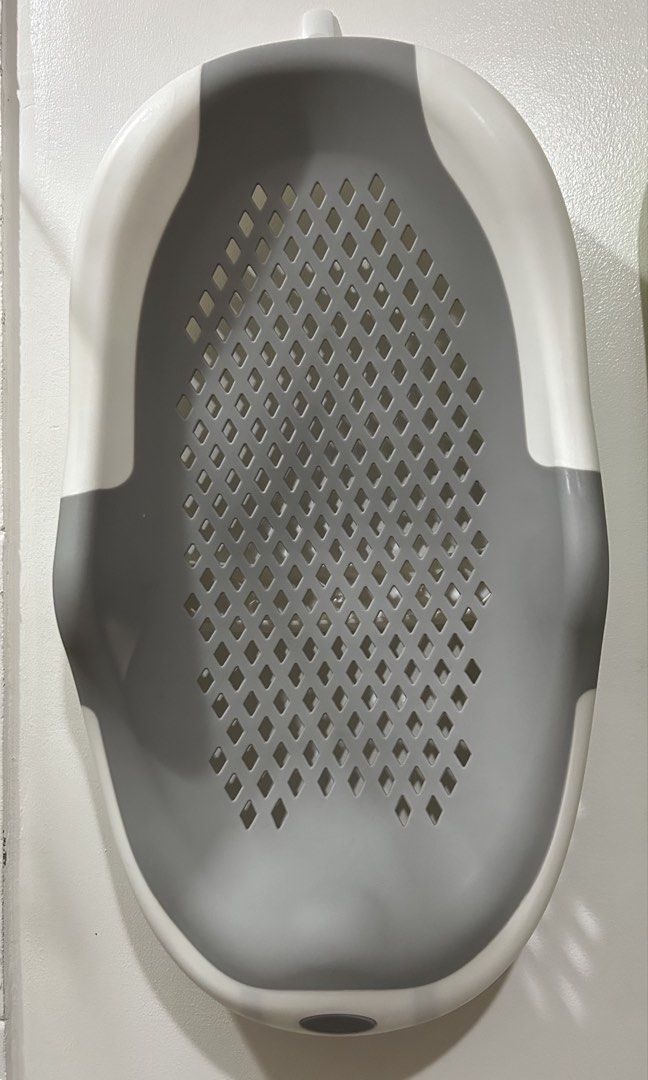 Olive & Cloud Infant Bath Support (Category: Bathtub & Bath Accessories) located in Manila. Submitted by lunalovegoodies (Listing ID 1451307375, Image 1). Description: - Olive & Cloud Infant Bath Support - Soft TPR rubber mesh for comfortable spine support - Anti-skid front gear to prevent slipping - Stable triangle design - Dimensions: 30cm x 50cm - Easy to assemble and fold.