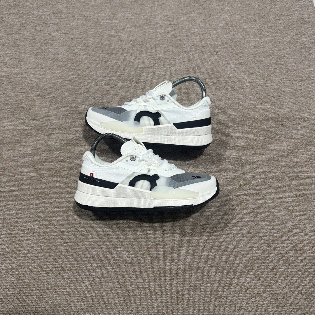 ON CLOUD ROGER PRO 2 (Category: Sneakers) located in Cebu City. Submitted by cjayzuno04940 (Listing ID 1451320812, Image 1). Description: ON CLOUD ROGER PRO 2 ORIGINAL✅ US WOMENS-7 EUR-38 CM-24 EXCELLENT CONDITION.