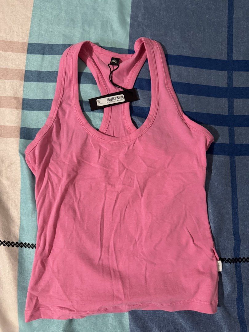 Oner Active Fitted Vest Peony Pink (Category: Activewear) located in Manila. Submitted by angool (Listing ID 1451300948, Image 2). Description: No LOW BALLER‼️ * Purchased directly from the website * Discount available when purchasing 3 or more items * Body Hugging * Will provide receipt proof of authenticity.