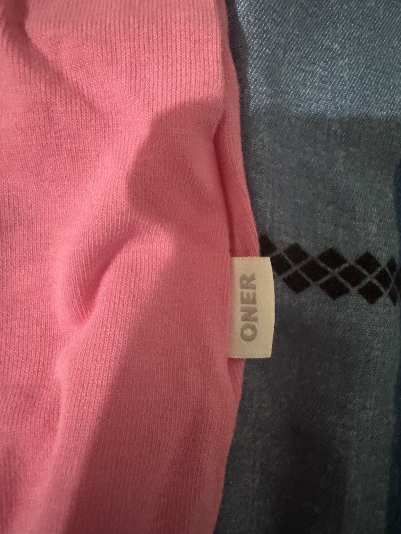 Oner Active Fitted Vest Peony Pink (Category: Activewear) located in Manila. Submitted by angool (Listing ID 1451300948, Image 3). Description: No LOW BALLER‼️ * Purchased directly from the website * Discount available when purchasing 3 or more items * Body Hugging * Will provide receipt proof of authenticity.