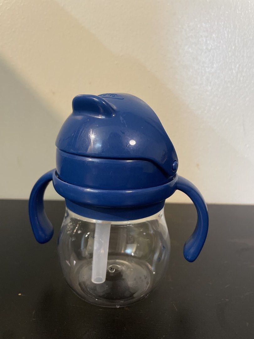 Oxo tot 6oz straw cup with handle (Category: Weaning & Toddler Feeding) located in Quezon City. Submitted by declutter-jen (Listing ID 1451266536, Image 3). Description: OXO Tot Grow Straw Cup w/ Handles – 6 oz is a spill-proof straw cup for your little one The Straw Cup’s almond-shaped, spill-proof straw conforms to the tot’s mouth and minimizes mess, easing the transition from bottle, breastfeeding, or sippy cup. The straw valve opens as soon a