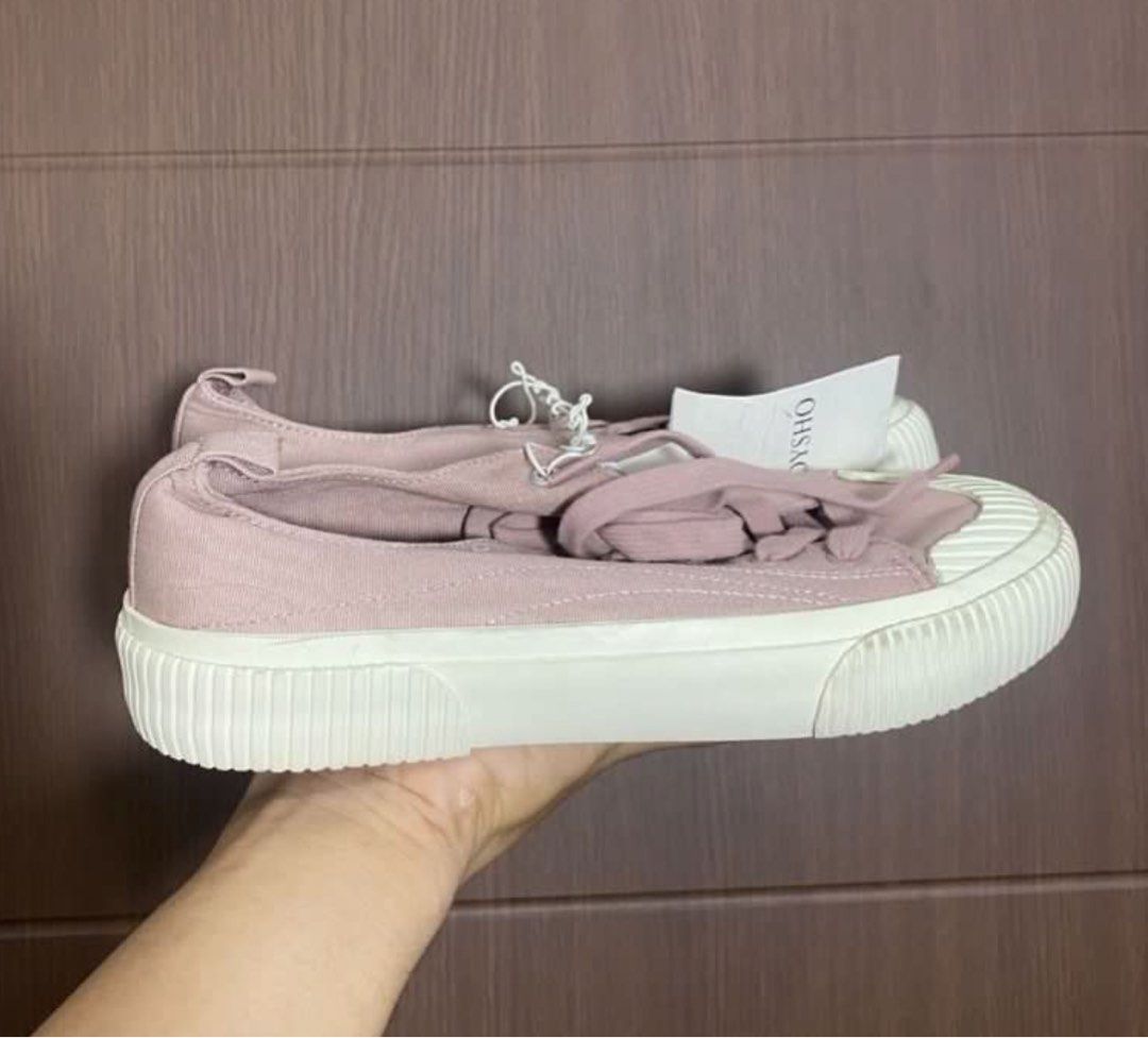 OYSHO PINK TRAINERS SHOES SEPATU SALE FROM 659‼️ (Kategori: Sepatu Wanita) berada di Jakarta Barat. Dikirim oleh various.store (ID iklan 1451198296, Gambar 3). Deskripsi: Join wa grup di highlight ig @ krsn. id 100% original, limited stock 1 set only. Grab it fast❣️.