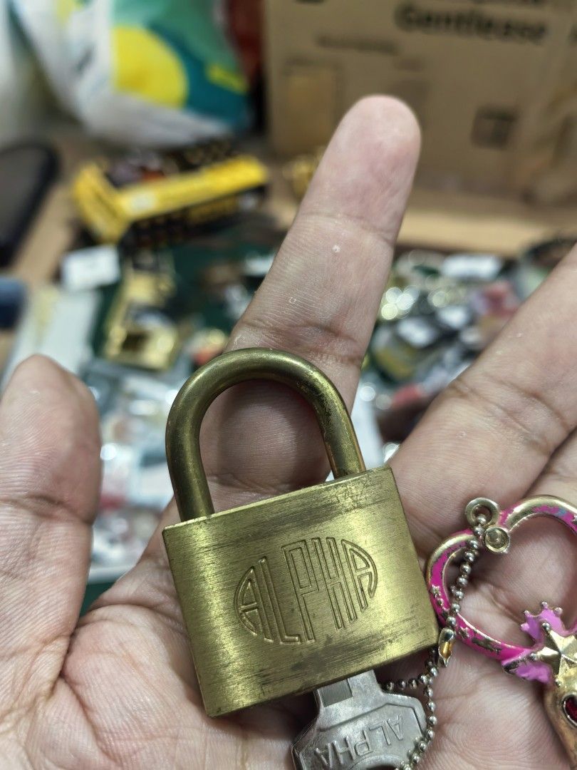 Padlock (Category: Locks, Doors & Gates) located in Cebu City. Submitted by dudes_villanueva (Listing ID 1451141298, Image 3). Description: Padlock - Alpha Quality Padlock with keychain included 📌 Has metal tarnish. Not an issue..