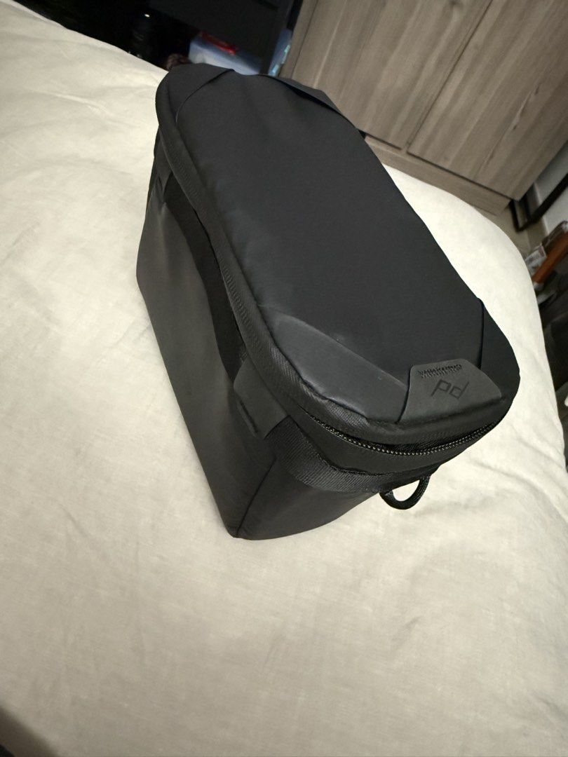 Peak Design Camera Cube V2 X-Small 相機內膽，行貨永久保養 （分類：相機袋）位於 Hong Kong。 由 heart_seller 提交（商品編號 1451284152，圖片 1）。簡介： 📸 【極新放售】行貨永久保養 Peak Design Camera Cube V2 (X-Small) 頂級相機內膽 🔥極簡出行必備！ 🛡️ 最頂級保護： 防水防撞 EVA 泡棉，錫機師兄首選！ 🎒 完美 Fit 晒： 一機一鏡啱啱好。 ✨ 物品狀態： 極少用非常新淨，100% 正常運作。。