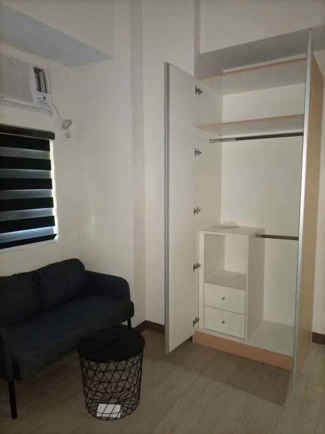 Pet friendly condo for rent in Makati (Category: Apartments & Condos) located in Caloocan City. Submitted by property_investment.ph (Listing ID 1451321707, Image 3). Description: For Rent! ✅24k with assoc dues ‼️ (Negotiable) Studio unit Condo for Rent in San Antonio Residences. Located at Gil Puyat Ave., Calle Malugay, San Antonio Village, Makati City - max of 2pax‼️‼️ - Fully furnished - Long term rent -Pet Friendly Nearby Places. - Makati Medi
