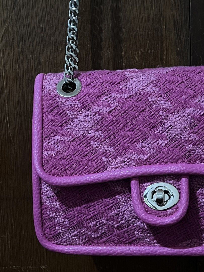 Pink Plaid Chained Shoulder/Crossbody Bag (Category: Shoulder Bags) located in Manila. Submitted by ionaxxi (Listing ID 1451296706, Image 3). Description: - Color: Pink - Silver hardware - Velvet Interior - Condition: 8/10 - Rfs: decluttering Location: Manila Shipping: Lalamove or Jnt Payment Method: Gcash, BPI, and Maya .