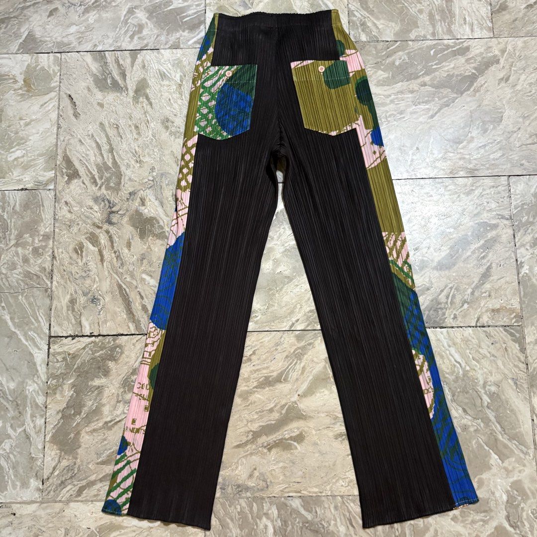 Pleats Please Issey Miyake (Category: Other Bottoms) located in Dinalupihan. Submitted by hell.thrift (Listing ID 1451204745, Image 2). Description: Pleats Please issey Miyake Size:3 No issue Can fit medium to large.