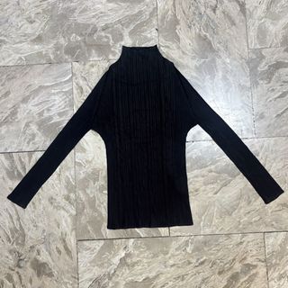 (Category: ) located in . Submitted by hell.thrift (Listing ID 1451204979, Image 1). Description: .