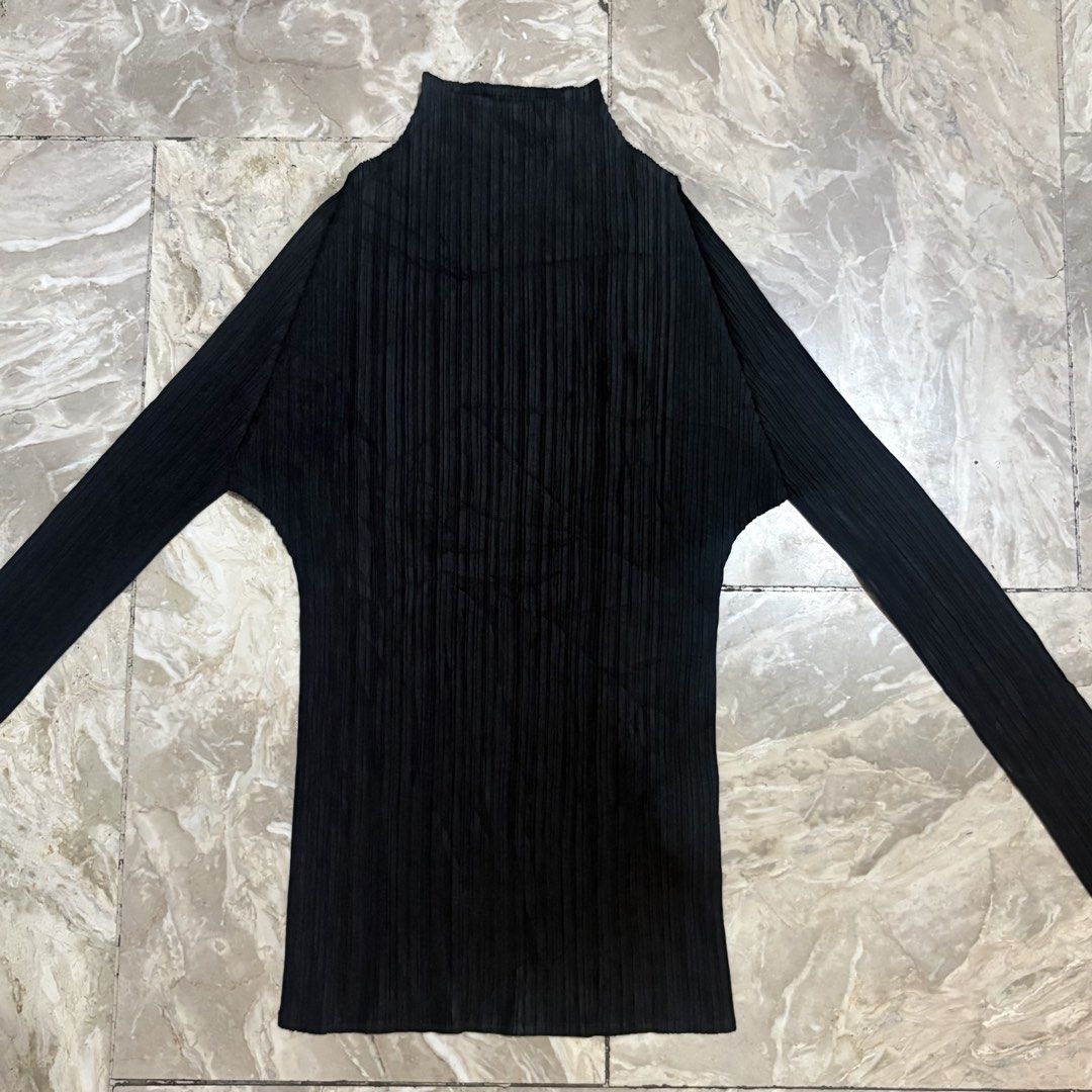 Pleats Please IsseyMiyake (Category: Activewear) located in Dinalupihan. Submitted by hell.thrift (Listing ID 1451204979, Image 2). Description: No issue Size:3.
