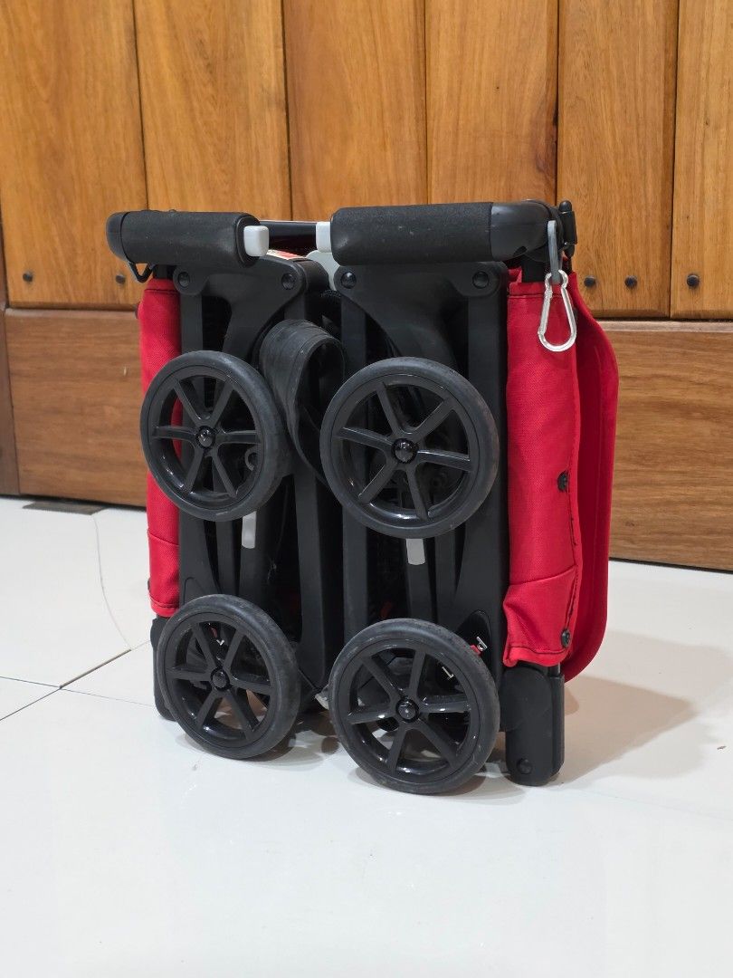 Pockit Foldable Travel Stroller (red) (Category: Strollers) located in Paranaque City. Submitted by gozomonster19 (Listing ID 1451308078, Image 3). Description: Easy to fold and carry. Great for travel or quick trips. Has a 5-point harness for safety. Storage basket underneath. Folds down small for storage, especially convenient on flights, but equally useful for mall runs..