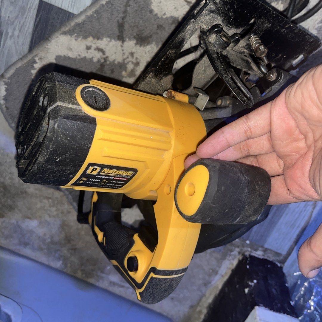 Powerhouse Circular Saw 1500W (Category: Construction Tools & Equipment) located in Rizal. Submitted by kalakals.ph (Listing ID 1451183473, Image 2). Description: - Powerhouse 1500W circular saw - 185mm (7 1/4 inch) blade - Corded electric (220-240V) - Ideal for DIY projects and general cutting - Tested and works well, shows minor signs of use.