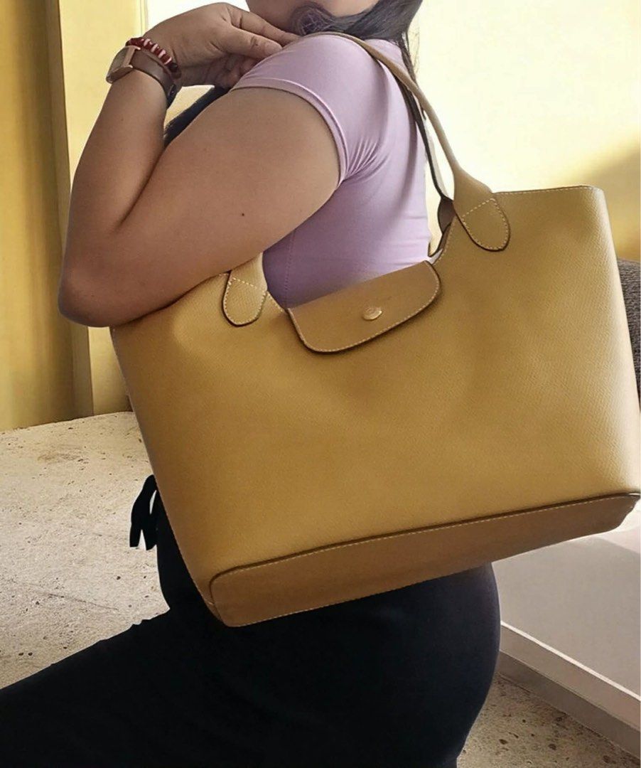 Preloved LC (Category: Luxury Bags & Wallets) located in Los Banos. Submitted by ditasbautista2329 (Listing ID 1451199354, Image 2). Description: Preloved LC Good as new Large Actual pictures posted.