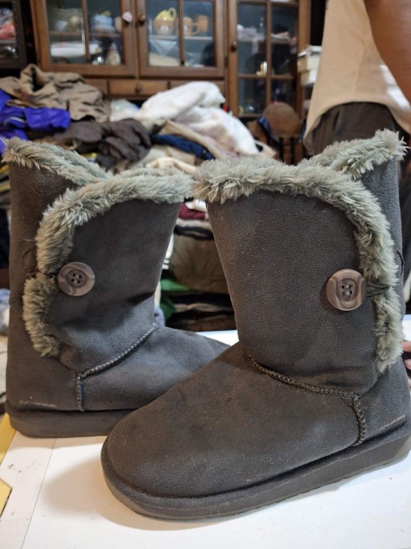 PRISMA Gray Faux Fur Winter Boots (Category: Boots) located in Manila. Submitted by pinkvlily (Listing ID 1451257753, Image 1). Description: SIZE 37 RFS: NATAMBAK LANG HUHU.