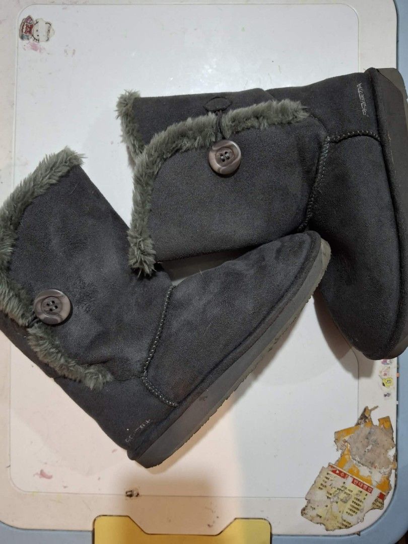 PRISMA Gray Faux Fur Winter Boots (Category: Boots) located in Manila. Submitted by pinkvlily (Listing ID 1451257753, Image 2). Description: SIZE 37 RFS: NATAMBAK LANG HUHU.