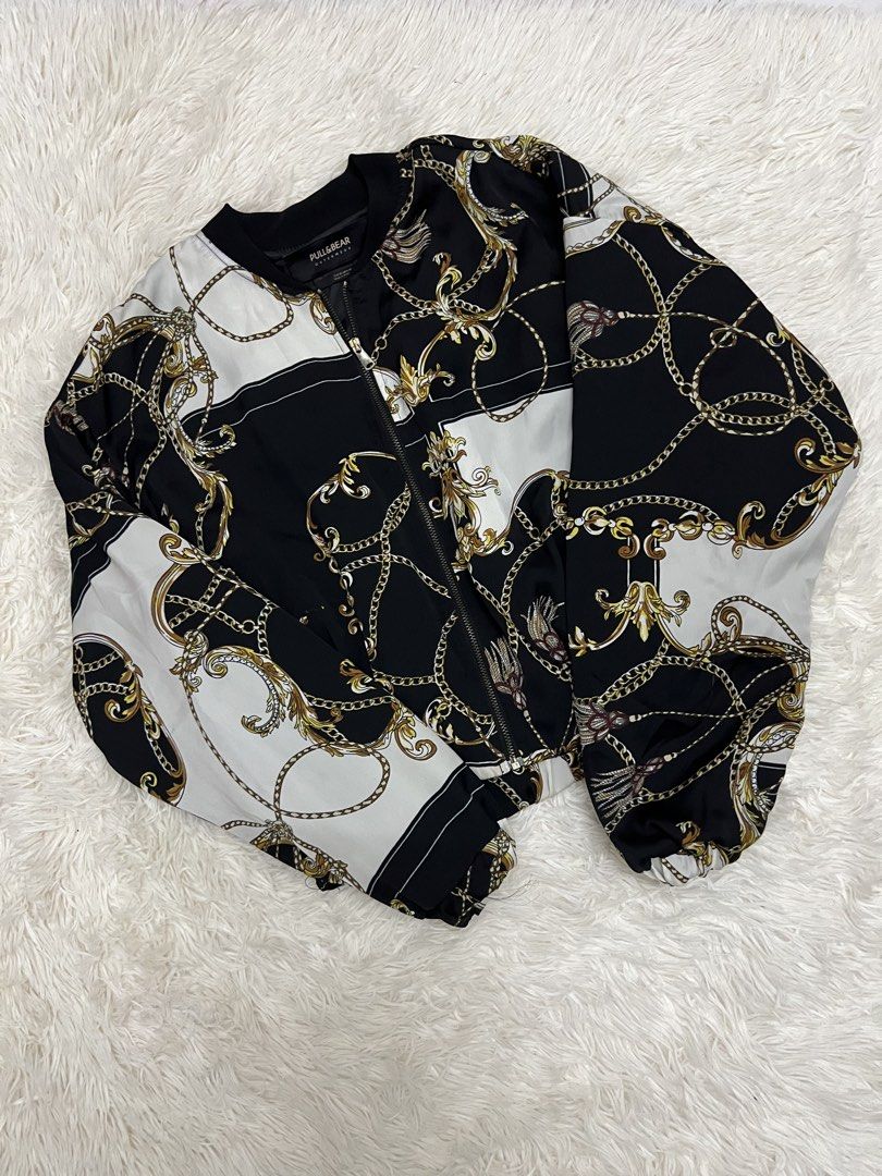 PULL&BEAR CHAIN-PRINT BOMBER JACKET (Category: Coats, Jackets and Outerwear) located in Kuantan. Submitted by ell3174 (Listing ID 1451294555, Image 3). Description: ✨ CONDITION 9.5/10 💯 ✨ RARELY USED ‼️ ✨ IF YOU HAVE ANY INQUIRIES, PLEASE FEEL FREE TO DM ME 🥰 .