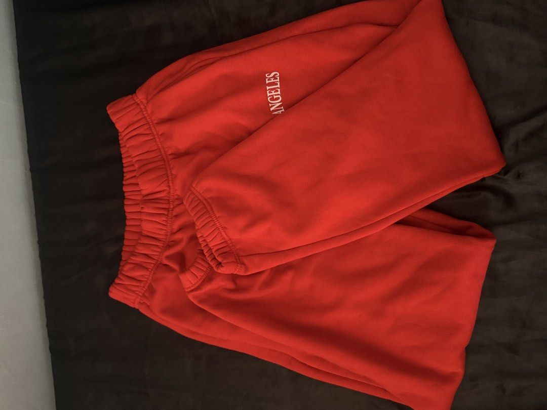 Puma Joggers & Los Angeles Sweatpants Bundle (Category: Joggers) located in San Mateo. Submitted by salvekamik84781 (Listing ID 1451170604, Image 3). Description: - Bundle of four pants (help me to declutter my clothes) - Black Puma joggers with side logo tape (color may vary due to lighting) - Red sweatpants with 'Los Angeles' embroidery - Free Black pants with elastic waistbands and drawstrings (left pocket flaw) - Another free red oversized pa