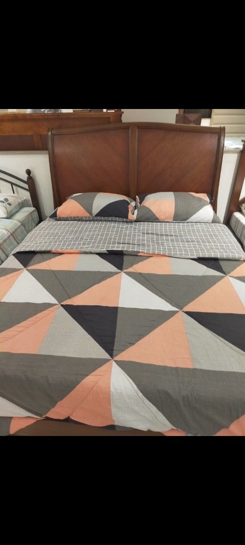Queen size Bed frame Mahogany Solidwood with Foam (Category: Bed Frames & Mattresses) located in Manila. Submitted by gabngab (Listing ID 1451230553, Image 1). Description: Astoria Bed Frame 60 x 75 in Cinnamon finish. Queen size 164 W x 218 D x 120cm H Flex w/ poly cover 6 x 60 x 75 Bought from Mandaue Foam Cainta Branch. Selling as set. Preloved. Bed sheet & pillows not included. FOR PICK UP ONLY Location: Cainta Rizal Payment: Gcash; Bank tran