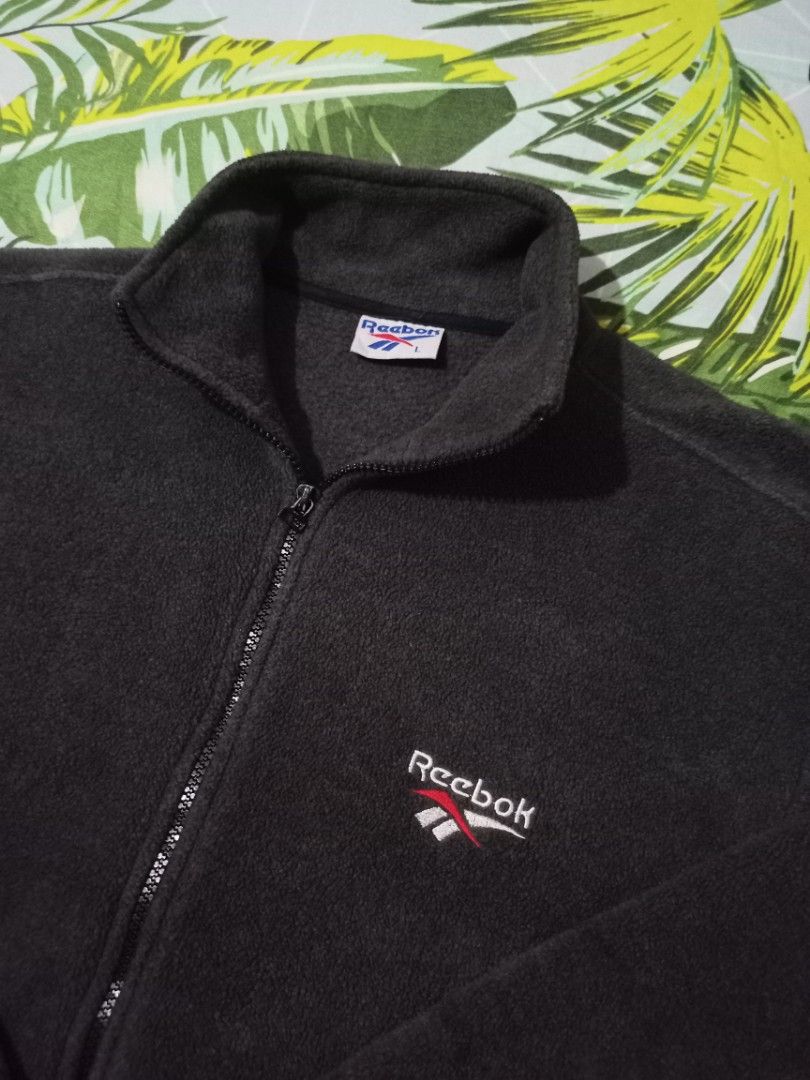 Reebok Zip Up Fleece Jacket (Category: Coats, Jackets and Outerwear) located in Mangaldan. Submitted by harrapotter (Listing ID 1451281055, Image 2). Description: WIDTH 21 LENGTH 27 ISSUE: MISSING YUNG HILAAN NG ZIP PERO WORKING NAMAN.