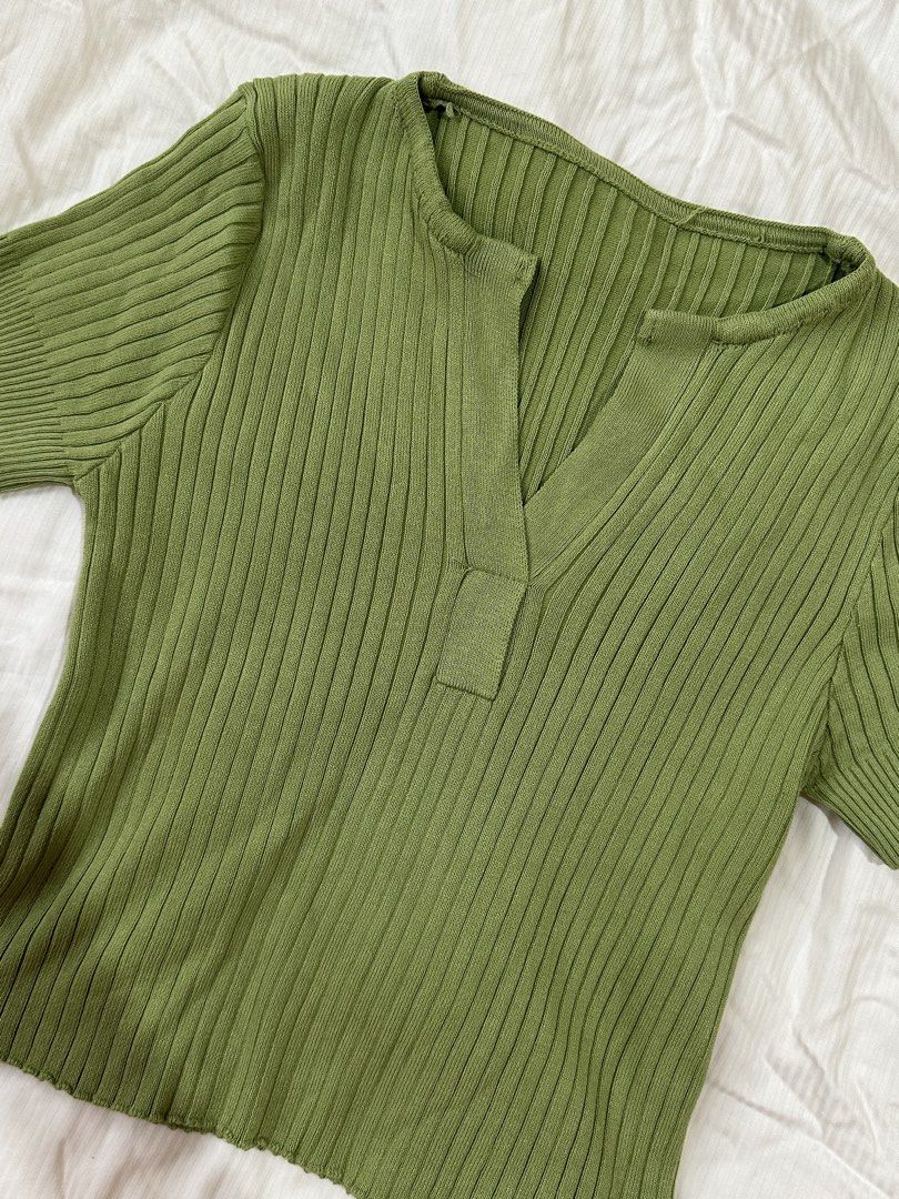 ribbed knit top (Category: Blouses) located in Rosario. Submitted by itsingrid (Listing ID 1451300110, Image 2). Description: - used twice - very comfy to wear - can fit up to l-xl since stretchable :) .