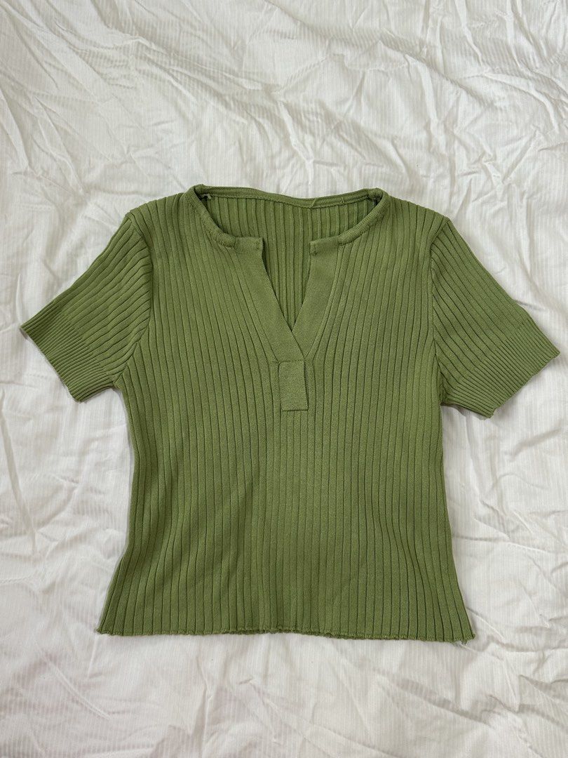 ribbed knit top (Category: Blouses) located in Rosario. Submitted by itsingrid (Listing ID 1451300110, Image 1). Description: - used twice - very comfy to wear - can fit up to l-xl since stretchable :) .
