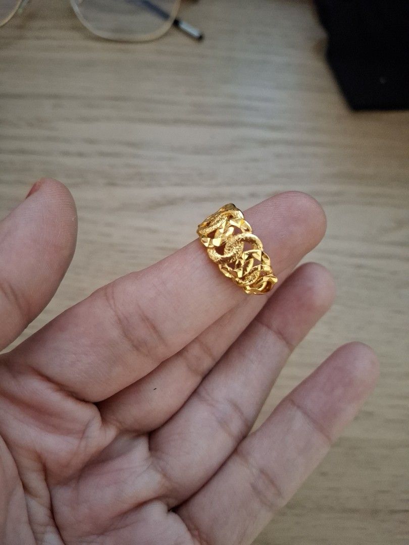Ring (Category: Rings) located in Singapore. Submitted by gummiebearr (Listing ID 1451137482, Image 3). Description: size 6.